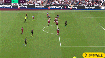 邮报：赫尔城客战斯托克城绝杀后挑衅主场球迷，引发双方冲突