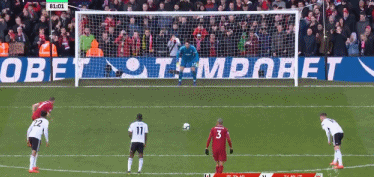 17岁天才卡尔展现极强潜力，德甲首秀表现亮眼，凭借出色技术和风格成为焦点。