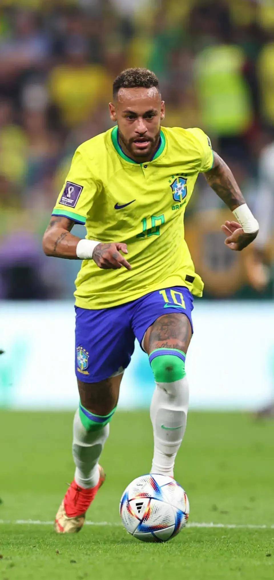 官方：伊布17岁次子文森特与米兰签下生涯首份职业球员合同（米兰官宣：伊布17岁次子文森特签下职业生涯首份合同）